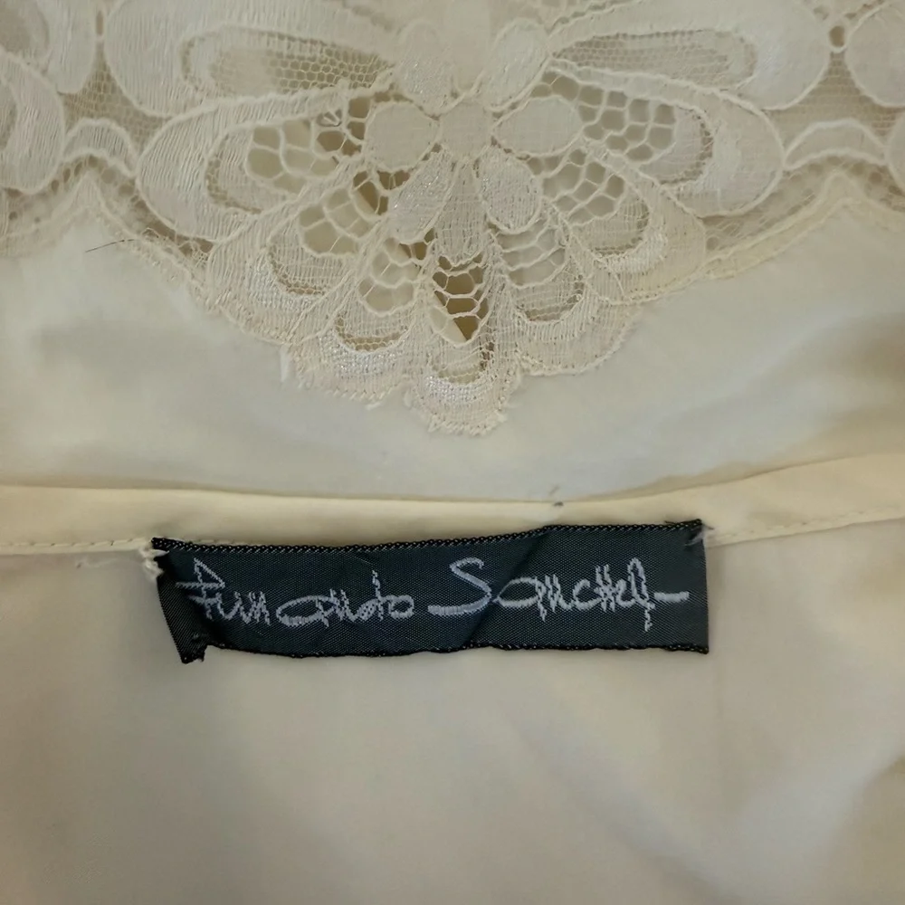 Feminine with beautiful lace detail. Made in the USA!
Travels well. - Picture 11 of 11